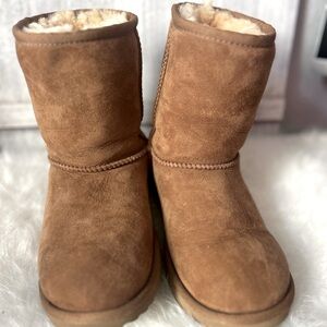 UGG boot- minimal wear.